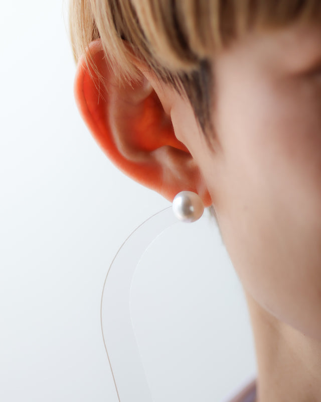 ベーシック】10mm 白蝶バロックパール ピアス（セミラウンドシェイプ