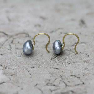 7mm 黒蝶ケシパール フックピアス