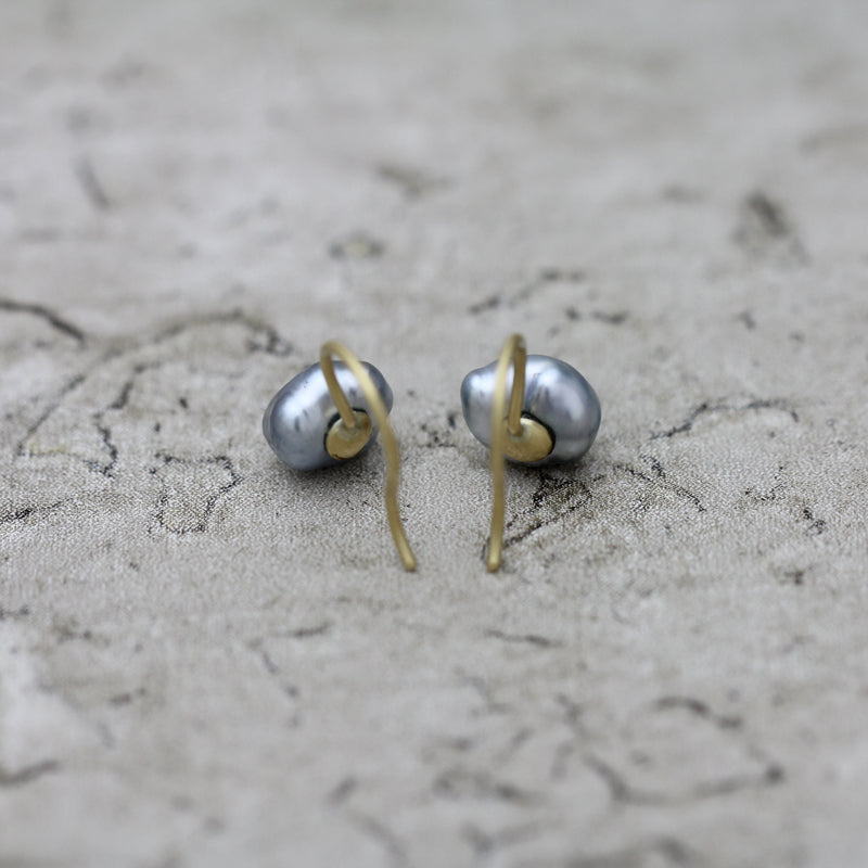 7mm 黒蝶ケシパール フックピアス