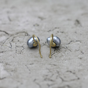 7mm 黒蝶ケシパール フックピアス