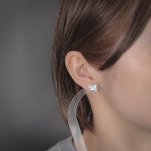 「H」ブルートパーズ シングルピアス