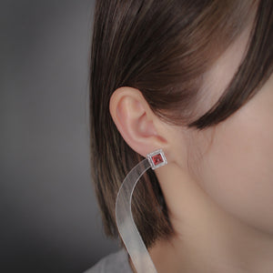 「H」ガーネット シングルピアス