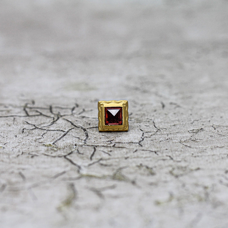 「H」ガーネット シングルピアス