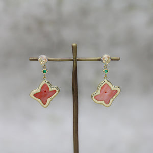 珊瑚 × エメラルド ピアス