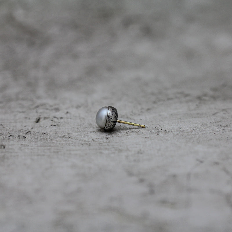 黒蝶ケシパール 7mm シングルピアス