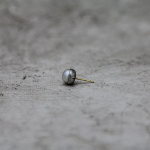 黒蝶ケシパール 7mm シングルピアス