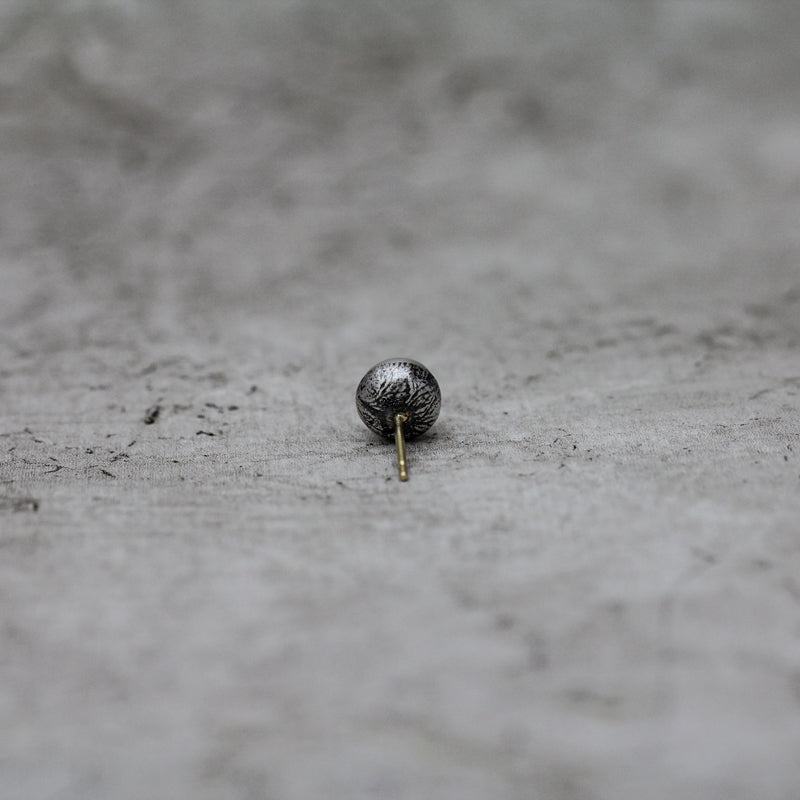 黒蝶ケシパール 7mm シングルピアス
