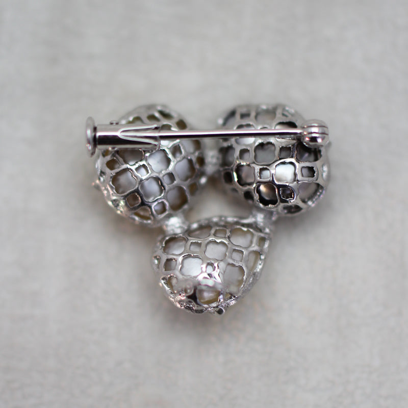 白蝶・黒蝶ケシパール ブローチ